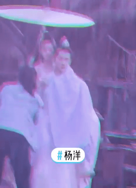 Dương Dương cõng Triệu Lộ Tư dưới mưa ở Thả Thí Thiên Hạ, liệu có lãng mạn hay lại là cọ nhiệt tin đồn hẹn hò? - Ảnh 2.