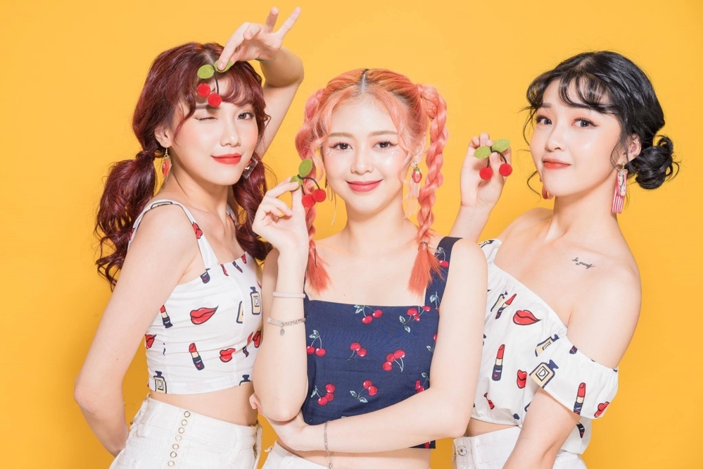 Có nữ ca sĩ Việt training ở Hàn được Jungkook (BTS) nằng nặc xin làm người yêu, bỏ ngang xương đám cưới vì... BTS? - Ảnh 18. Có nữ ca sĩ Việt training ở Hàn được Jungkook (BTS) nằng nặc xin làm người yêu, bỏ ngang xương đám cưới vì... BTS? - Ảnh 18.