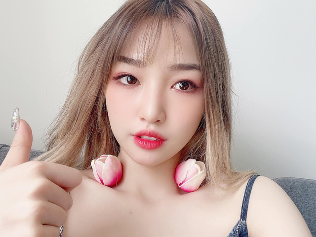 Không thể ngờ, Tốc Chiến quy tụ được nhiều streamer và hot girl như thế này, thậm chí đã giỏi lại còn bốc lửa - Ảnh 1.