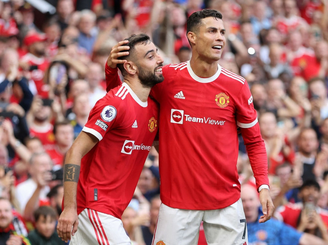 Old Trafford - một trong những sân vận động lừng danh nhất thế giới, nơi Ronaldo đã thể hiện tốt nhất của mình trong vai trò cầu thủ của Manchester United. Hãy cùng xem những khoảnh khắc tuyệt vời của Ronaldo trên sân Old Trafford.