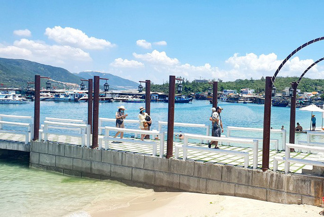 Ng&agrave;nh du lịch ng&oacute;ng mở cửa v&agrave; kh&aacute;ch nội địa - Ảnh 1.
