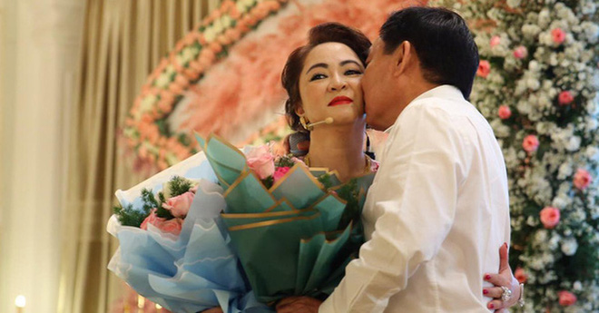 Nữ đại gia Phương Hằng từng tiết lộ áp lực khi là phu nhân ông chủ Đại Nam: Người ta dự đoán anh Dũng sẽ tan cửa nát nhà bởi tôi - Ảnh 1. Nữ đại gia Phương Hằng từng tiết lộ áp lực khi là phu nhân ông chủ Đại Nam: Người ta dự đoán anh Dũng sẽ tan cửa nát nhà bởi tôi - Ảnh 1.