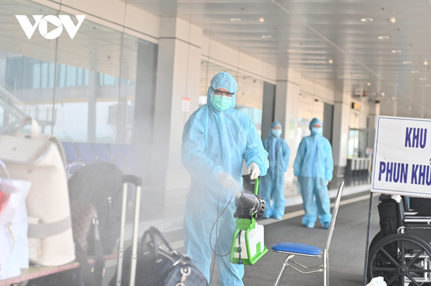 Quảng Ninh đón 2 chuyến bay thí điểm “hộ chiếu vaccine” - Ảnh 2.