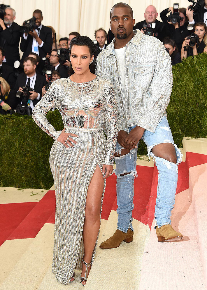 Nữ hoàng thảm đỏ Met Gala: Rihanna - Lady Gaga thi nhau combo độc - dị - lố, choáng nhất là Cardi B phô diễn body với bộ đồ 11 tỷ - Ảnh 15. Nữ hoàng thảm đỏ Met Gala: Rihanna - Lady Gaga thi nhau combo độc - dị - lố, choáng nhất là Cardi B phô diễn body với bộ đồ 11 tỷ - Ảnh 15.