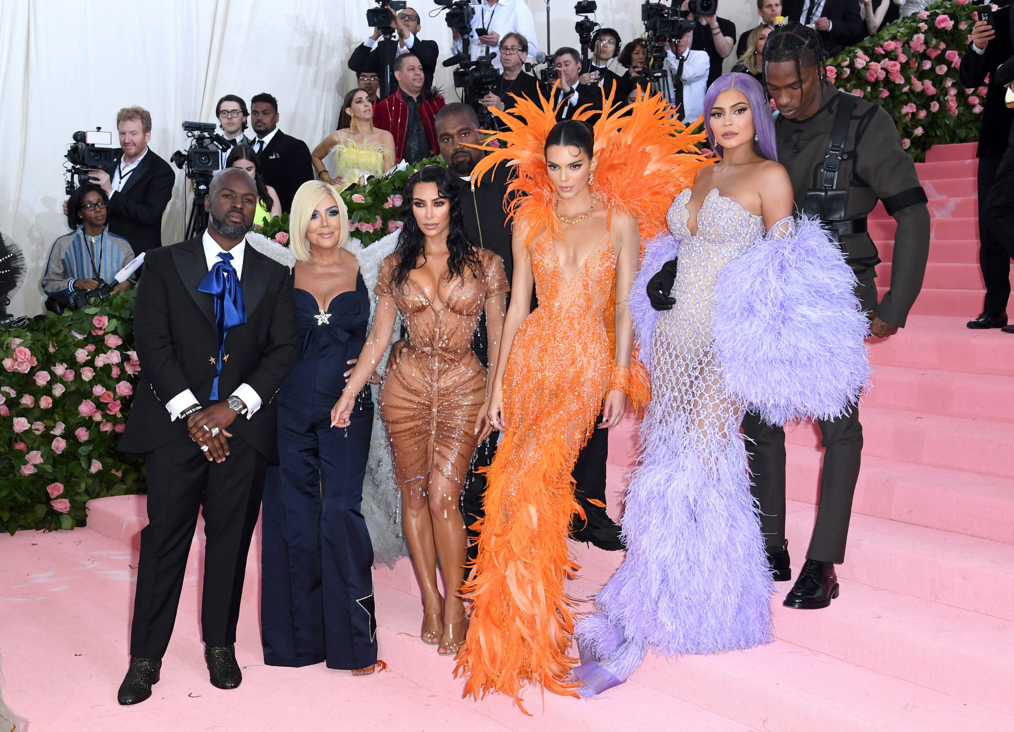 Nữ hoàng thảm đỏ Met Gala: Rihanna - Lady Gaga thi nhau combo độc - dị - lố, choáng nhất là Cardi B phô diễn body với bộ đồ 11 tỷ - Ảnh 12. Nữ hoàng thảm đỏ Met Gala: Rihanna - Lady Gaga thi nhau combo độc - dị - lố, choáng nhất là Cardi B phô diễn body với bộ đồ 11 tỷ - Ảnh 12.