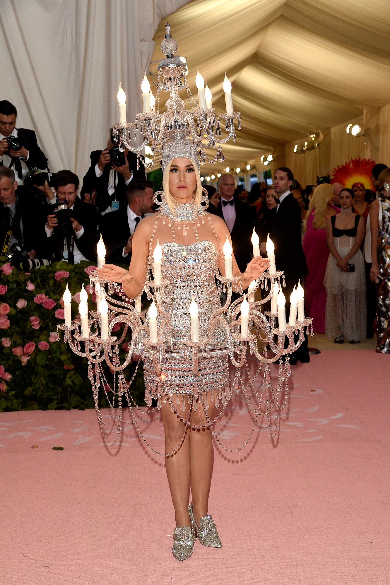 Nữ hoàng thảm đỏ Met Gala: Rihanna - Lady Gaga thi nhau combo độc - dị - lố, choáng nhất là Cardi B phô diễn body với bộ đồ 11 tỷ - Ảnh 23. Nữ hoàng thảm đỏ Met Gala: Rihanna - Lady Gaga thi nhau combo độc - dị - lố, choáng nhất là Cardi B phô diễn body với bộ đồ 11 tỷ - Ảnh 23.