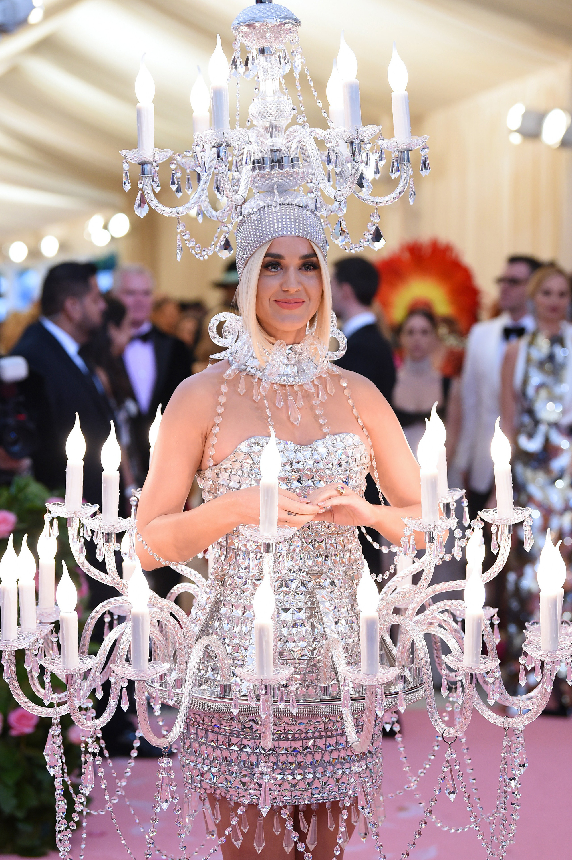 Nữ hoàng thảm đỏ Met Gala: Rihanna - Lady Gaga thi nhau combo độc - dị - lố, choáng nhất là Cardi B phô diễn body với bộ đồ 11 tỷ - Ảnh 24. Nữ hoàng thảm đỏ Met Gala: Rihanna - Lady Gaga thi nhau combo độc - dị - lố, choáng nhất là Cardi B phô diễn body với bộ đồ 11 tỷ - Ảnh 24.