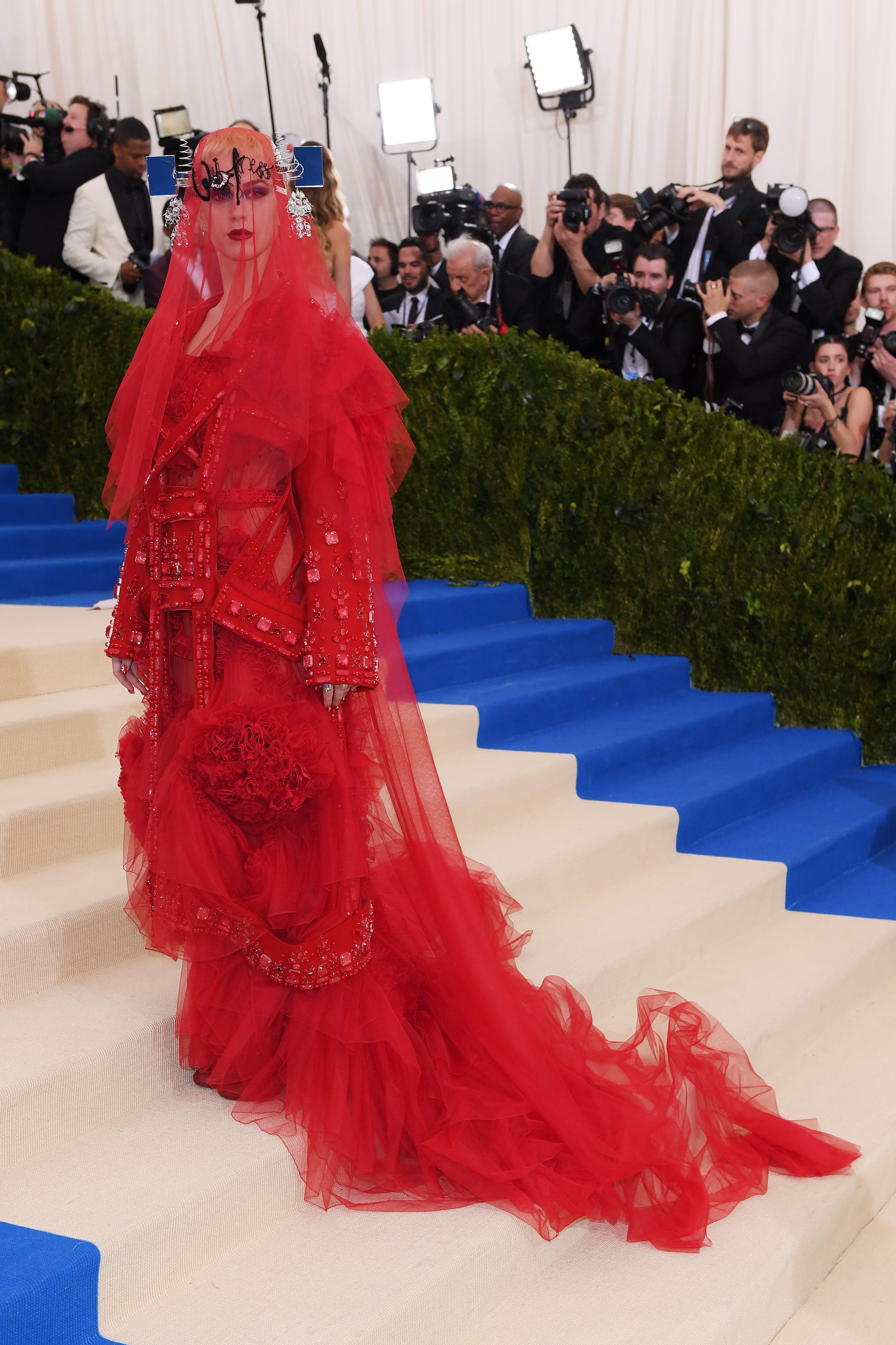 Nữ hoàng thảm đỏ Met Gala: Rihanna - Lady Gaga thi nhau combo độc - dị - lố, choáng nhất là Cardi B phô diễn body với bộ đồ 11 tỷ - Ảnh 30. Nữ hoàng thảm đỏ Met Gala: Rihanna - Lady Gaga thi nhau combo độc - dị - lố, choáng nhất là Cardi B phô diễn body với bộ đồ 11 tỷ - Ảnh 30.