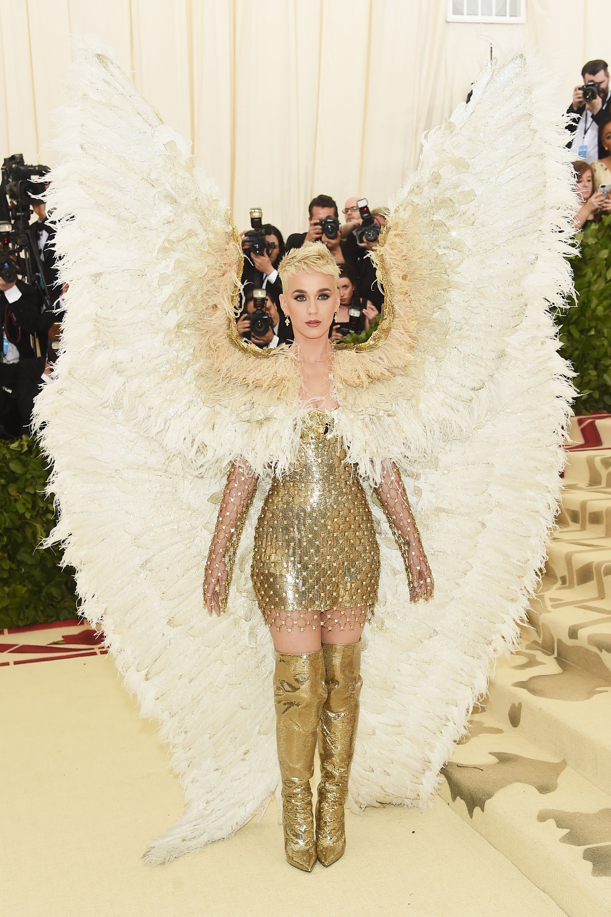 Nữ hoàng thảm đỏ Met Gala: Rihanna - Lady Gaga thi nhau combo độc - dị - lố, choáng nhất là Cardi B phô diễn body với bộ đồ 11 tỷ - Ảnh 27. Nữ hoàng thảm đỏ Met Gala: Rihanna - Lady Gaga thi nhau combo độc - dị - lố, choáng nhất là Cardi B phô diễn body với bộ đồ 11 tỷ - Ảnh 27.