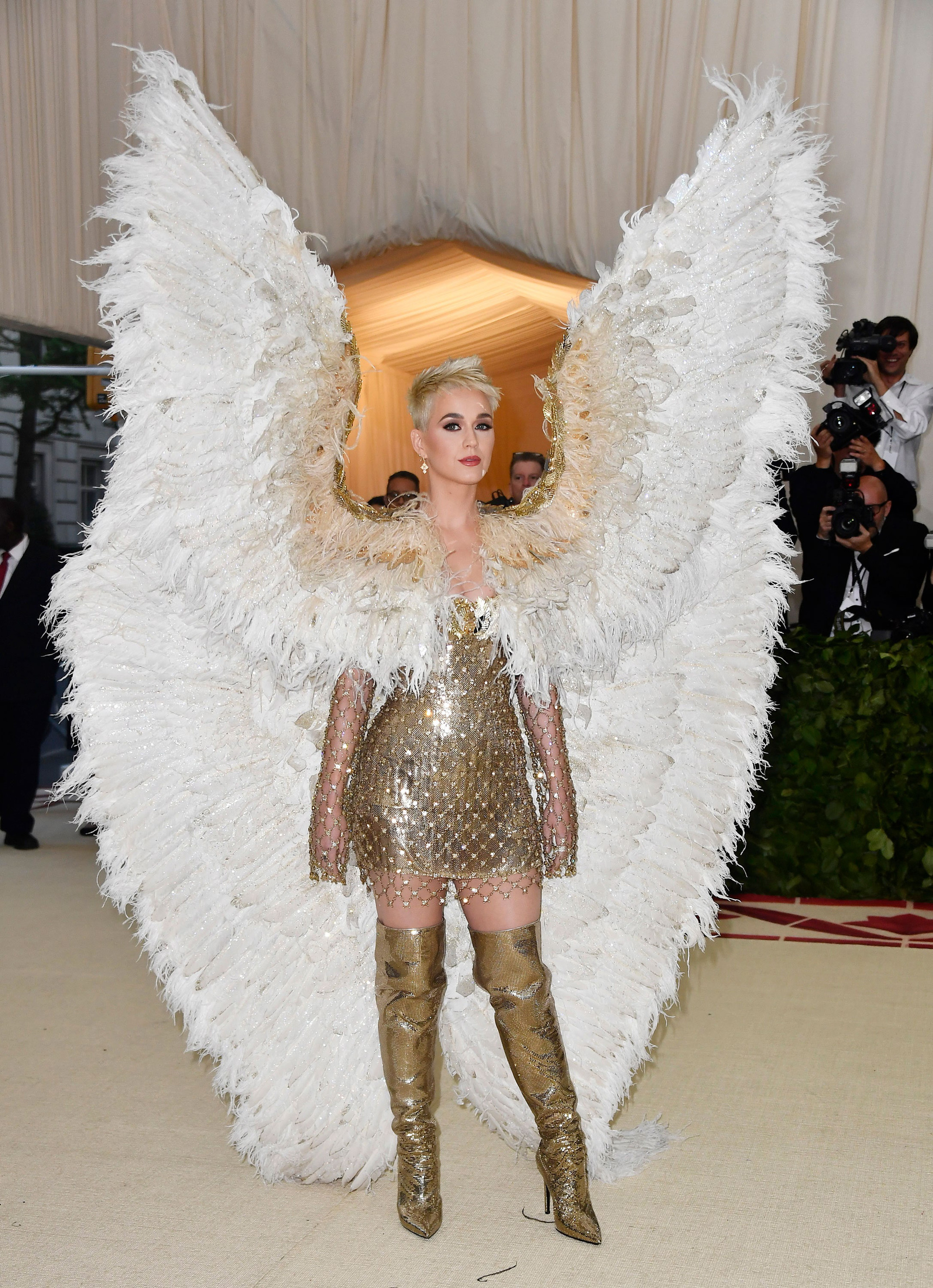 Nữ hoàng thảm đỏ Met Gala: Rihanna - Lady Gaga thi nhau combo độc - dị - lố, choáng nhất là Cardi B phô diễn body với bộ đồ 11 tỷ - Ảnh 28. Nữ hoàng thảm đỏ Met Gala: Rihanna - Lady Gaga thi nhau combo độc - dị - lố, choáng nhất là Cardi B phô diễn body với bộ đồ 11 tỷ - Ảnh 28.