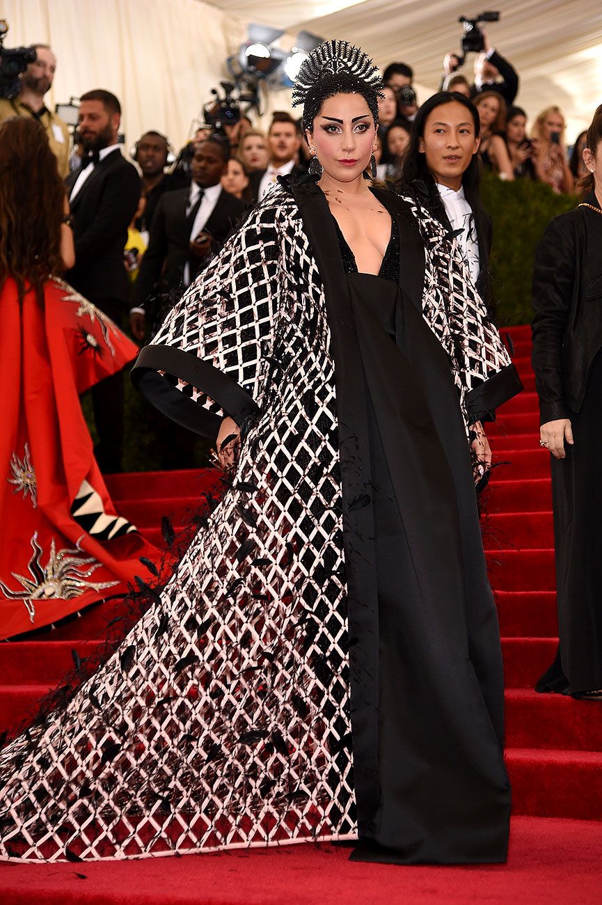 Nữ hoàng thảm đỏ Met Gala: Rihanna - Lady Gaga thi nhau combo độc - dị - lố, choáng nhất là Cardi B phô diễn body với bộ đồ 11 tỷ - Ảnh 37. Nữ hoàng thảm đỏ Met Gala: Rihanna - Lady Gaga thi nhau combo độc - dị - lố, choáng nhất là Cardi B phô diễn body với bộ đồ 11 tỷ - Ảnh 37.