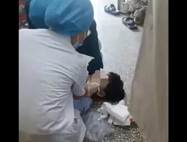 Nam sinh 15 tuổi qua đời sau 4 ng&agrave;y nhập học, th&aacute;i độ của nh&agrave; trường khiến gia đ&igrave;nh phẫn nộ - Ảnh 2.