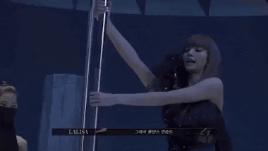 Sự thật đằng sau cảnh múa cột của Lisa trong MV solo: Lo lắng đến mất ngủ, trả giá bằng cái chân đau - Ảnh 5.