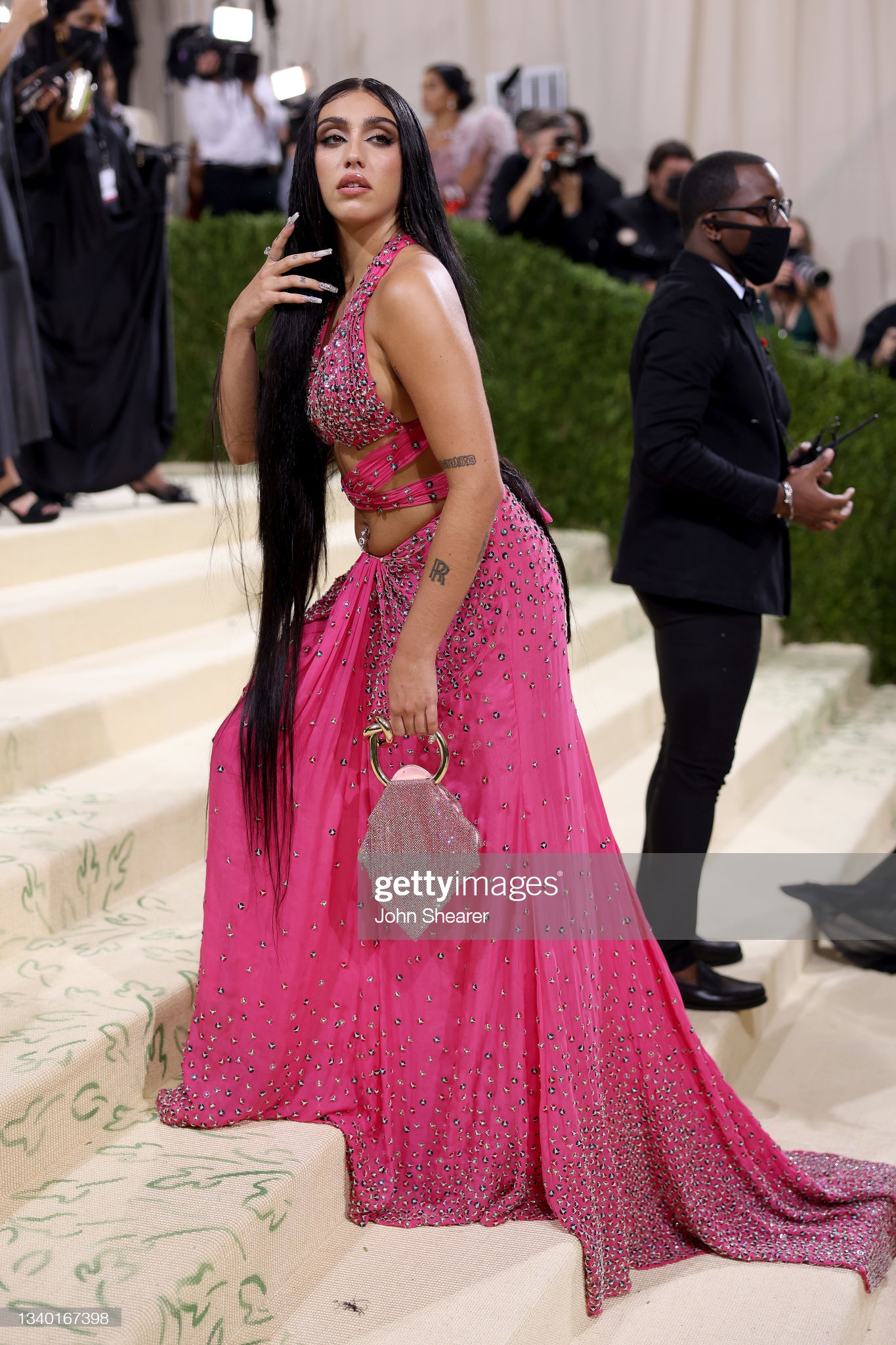Tài tử đi Met Gala, gặp cả 3 cô bồ cũ: Hết con gái bốc lửa của Madonna đến ái nữ nhà Johnny Depp diện Chanel sặc mùi tiền - Ảnh 5. Tài tử đi Met Gala, gặp cả 3 cô bồ cũ: Hết con gái bốc lửa của Madonna đến ái nữ nhà Johnny Depp diện Chanel sặc mùi tiền - Ảnh 5.