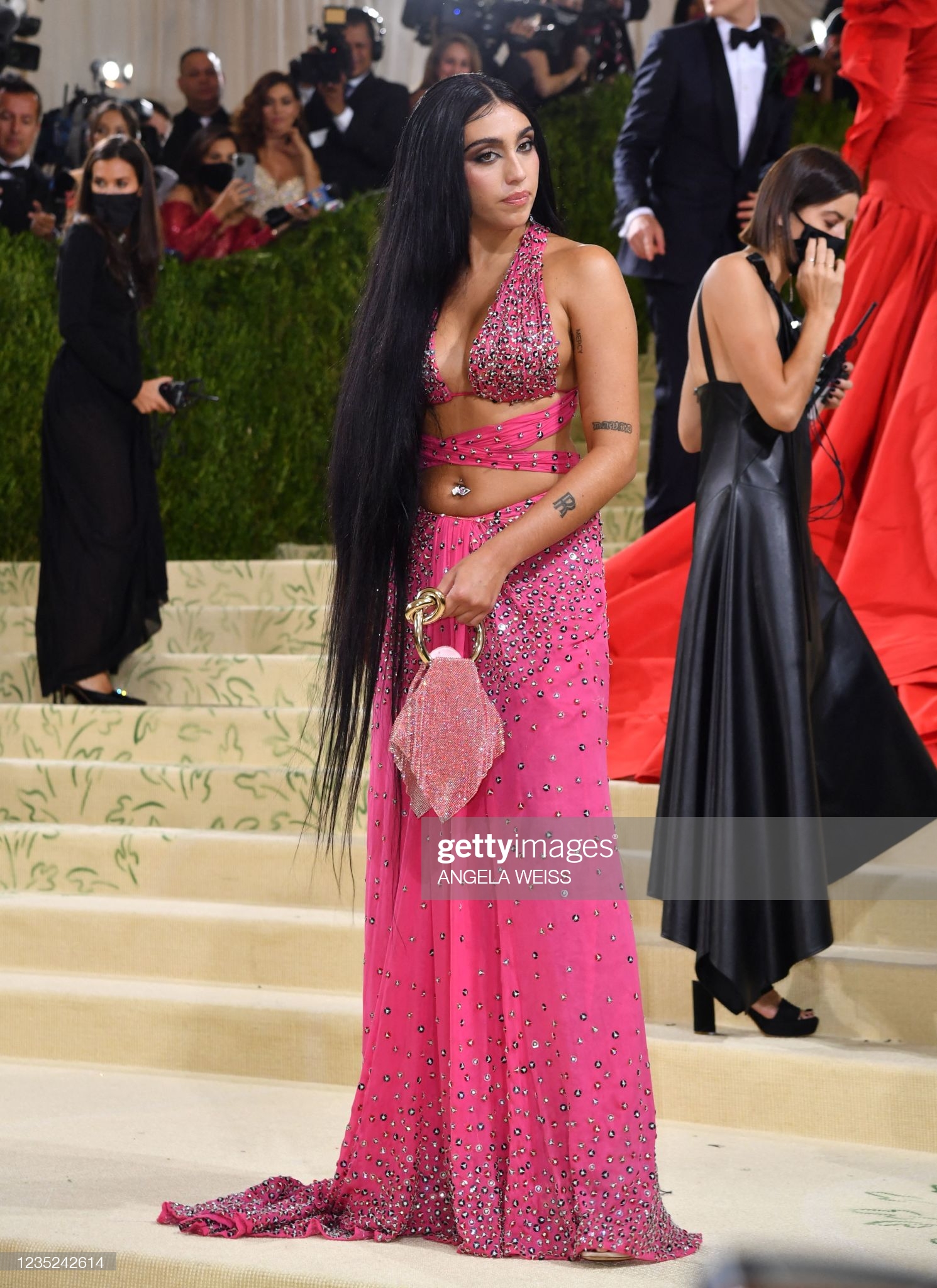 Tài tử đi Met Gala, gặp cả 3 cô bồ cũ: Hết con gái bốc lửa của Madonna đến ái nữ nhà Johnny Depp diện Chanel sặc mùi tiền - Ảnh 6. Tài tử đi Met Gala, gặp cả 3 cô bồ cũ: Hết con gái bốc lửa của Madonna đến ái nữ nhà Johnny Depp diện Chanel sặc mùi tiền - Ảnh 6.