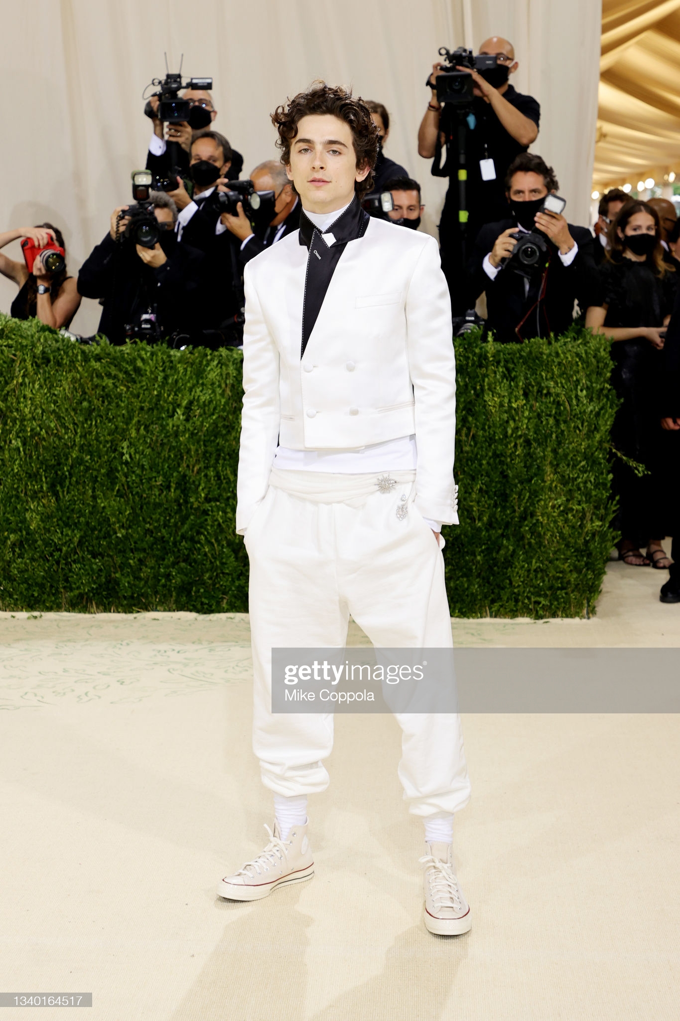 Tài tử đi Met Gala, gặp cả 3 cô bồ cũ: Hết con gái bốc lửa của Madonna đến ái nữ nhà Johnny Depp diện Chanel sặc mùi tiền - Ảnh 2. Tài tử đi Met Gala, gặp cả 3 cô bồ cũ: Hết con gái bốc lửa của Madonna đến ái nữ nhà Johnny Depp diện Chanel sặc mùi tiền - Ảnh 2.