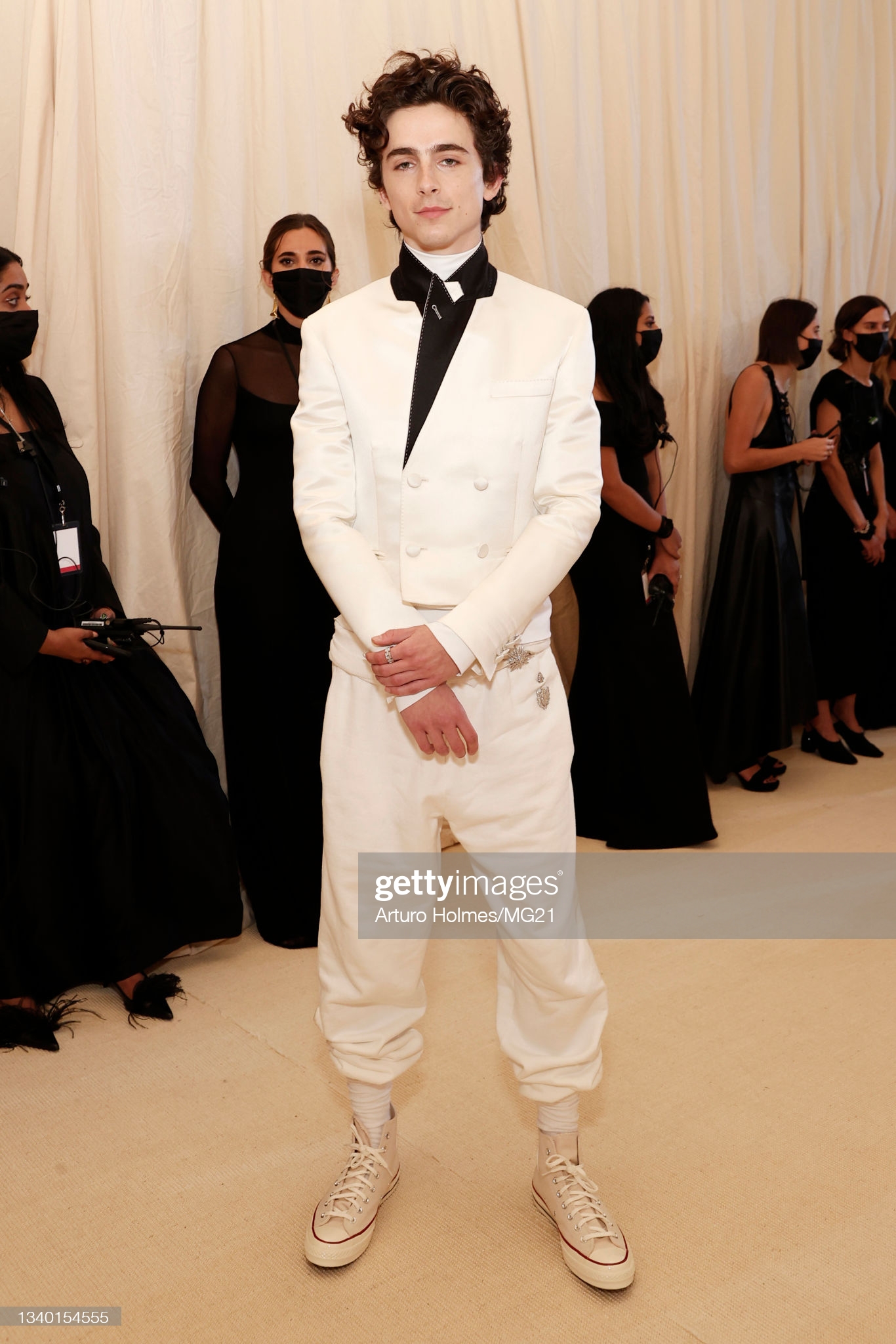 Tài tử đi Met Gala, gặp cả 3 cô bồ cũ: Hết con gái bốc lửa của Madonna đến ái nữ nhà Johnny Depp diện Chanel sặc mùi tiền - Ảnh 4. Tài tử đi Met Gala, gặp cả 3 cô bồ cũ: Hết con gái bốc lửa của Madonna đến ái nữ nhà Johnny Depp diện Chanel sặc mùi tiền - Ảnh 4.