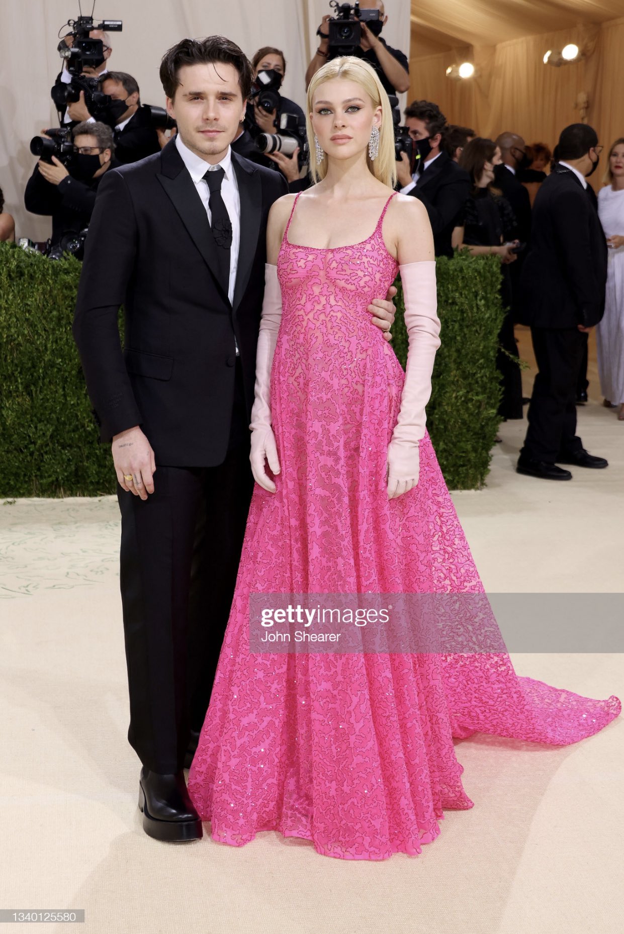 4 cặp đôi hot đổ bộ Met Gala: Justin - Hailey sang bao nhiêu, Shawn - Camila sến bấy nhiêu, bạn trai Rihanna như... món ngũ cốc - Ảnh 12. 4 cặp đôi hot đổ bộ Met Gala: Justin - Hailey sang bao nhiêu, Shawn - Camila sến bấy nhiêu, bạn trai Rihanna như... món ngũ cốc - Ảnh 12.
