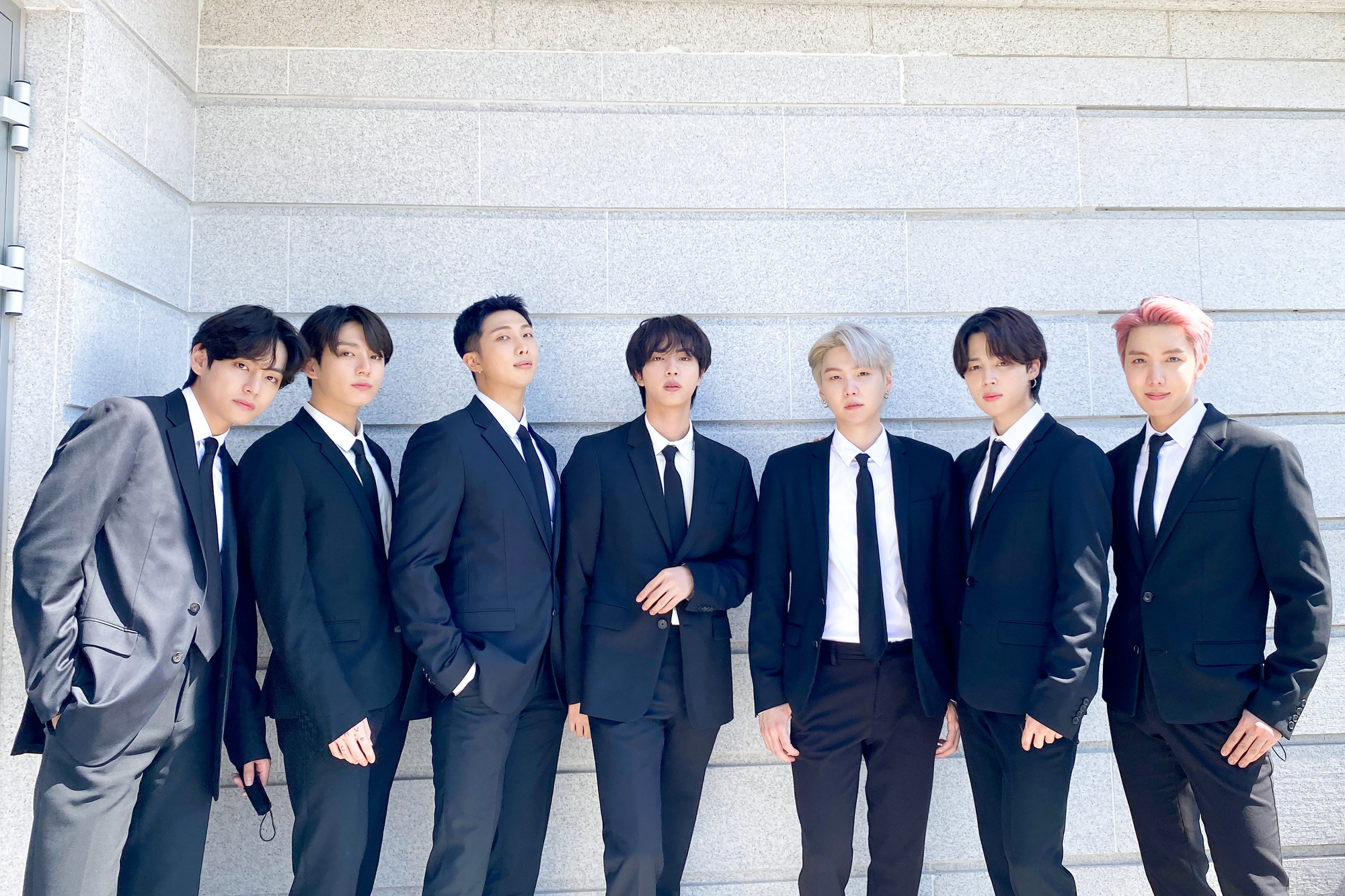 BTS diện kiến Tổng thống Hàn Quốc, chính thức trở thành Đặc phái viên: Cả dàn diện vest hoành tráng, nhưng nhìn RM đi! - Ảnh 15. BTS diện kiến Tổng thống Hàn Quốc, chính thức trở thành Đặc phái viên: Cả dàn diện vest hoành tráng, nhưng nhìn RM đi! - Ảnh 15.