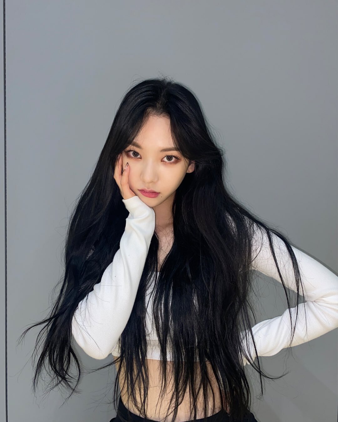 Nhan sắc tranh c&atilde;i của Karina (aespa): Từ ch&ecirc; mạt s&aacute;t đến khen xinh như AI, l&agrave; đối thủ của Lisa rồi lại vướng nghi vấn phẫu thuật thẩm mỹ - Ảnh 23.