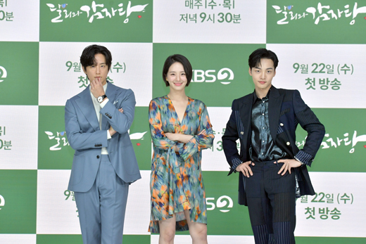 Yeonwoo (MOMOLAND) lộ diện lần đầu sau tin hẹn hò Lee Min Ho, chân dài nuột nà chặt đẹp cả mỹ nhân Điên Thì Có Sao - Ảnh 12. Yeonwoo (MOMOLAND) lộ diện lần đầu sau tin hẹn hò Lee Min Ho, chân dài nuột nà chặt đẹp cả mỹ nhân Điên Thì Có Sao - Ảnh 12.