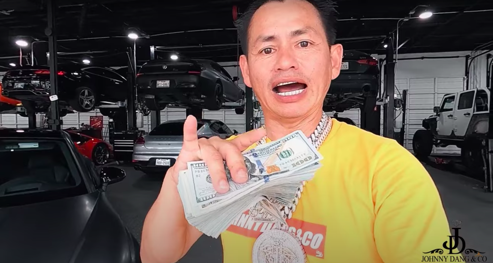 Triệu phú Johnny Đặng bất ngờ treo thưởng siêu xe 2 tỷ, 30.000 đô tiền mặt và răng kim cương: Chuyện gì đây? - Ảnh 4.