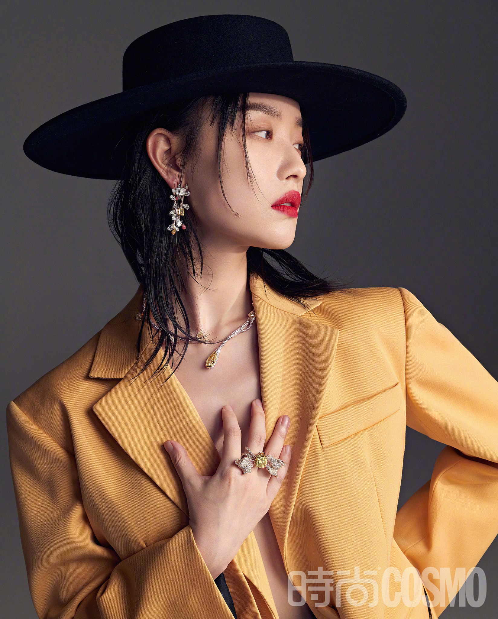 Tranh cãi ảnh tạp chí của Triệu Lệ Dĩnh: Khí chất kém lại còn copy đối thủ, bị 2 tình địch Dương Mịch - Nghê Ni đè bẹp - Ảnh 11. Tranh cãi ảnh tạp chí của Triệu Lệ Dĩnh: Khí chất kém lại còn copy đối thủ, bị 2 tình địch Dương Mịch - Nghê Ni đè bẹp - Ảnh 11.