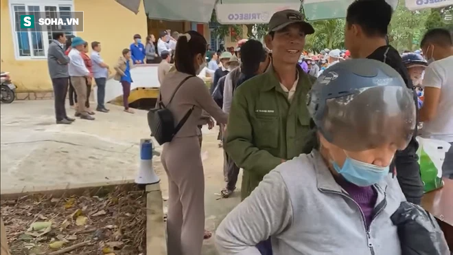 Chính quyền địa phương lên tiếng về những điểm bất thường trong loạt giấy tờ của vợ chồng Thuỷ Tiên, Công Vinh - Ảnh 4.