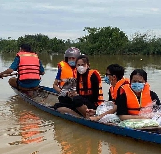 Chính quyền địa phương lên tiếng về những điểm bất thường trong loạt giấy tờ của vợ chồng Thuỷ Tiên, Công Vinh - Ảnh 5.