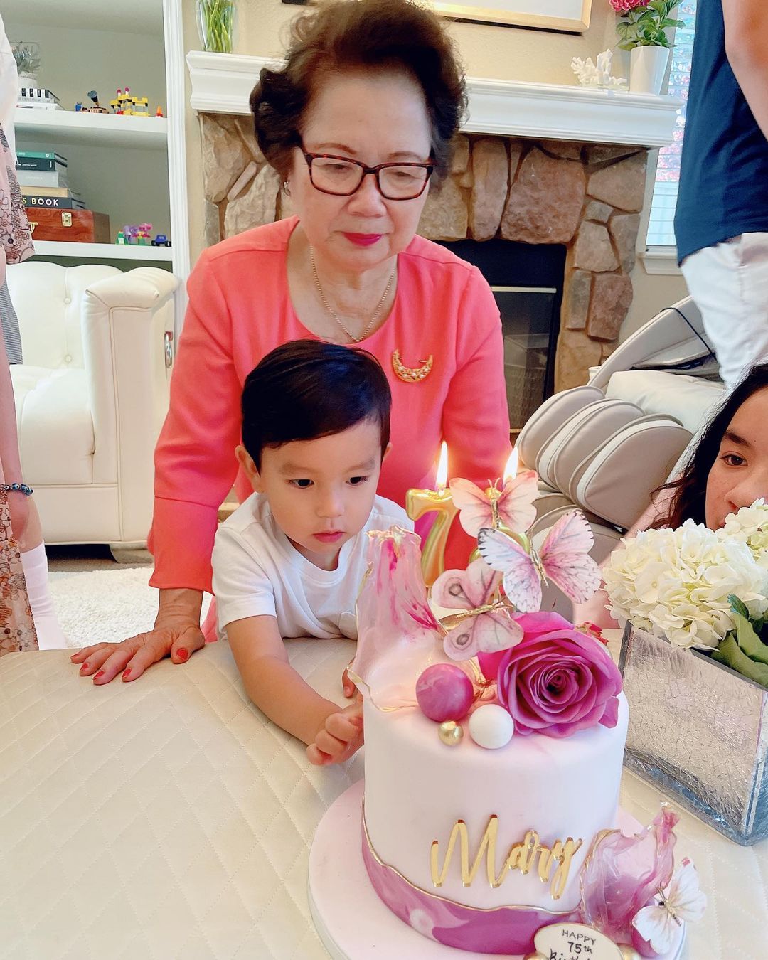 Phạm Hương lần đầu hé lộ chân dung mẹ chồng giàu có quyền lực, chỉ 1 khoảnh khắc là biết yêu chiều cháu nội cỡ nào - Ảnh 2. Phạm Hương lần đầu hé lộ chân dung mẹ chồng giàu có quyền lực, chỉ 1 khoảnh khắc là biết yêu chiều cháu nội cỡ nào - Ảnh 2.