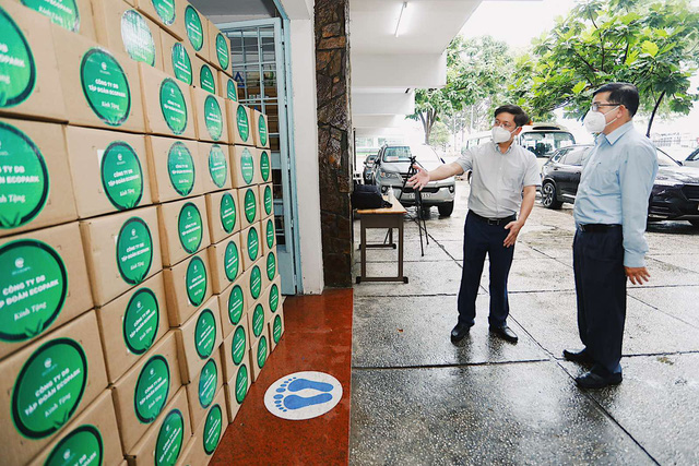 100.000 lọ thuốc đặc trị Covid-19, sản xuất bởi hãng dược lớn nhất thế giới đã về đến Việt Nam - Ảnh 1.