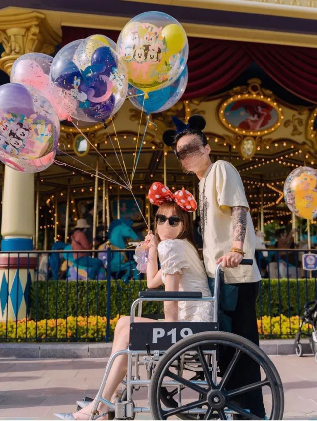 Góc khó hiểu: Giới trẻ Trung Quốc thuê xe lăn ở Disneyland vì... lười đi bộ? - Ảnh 2.