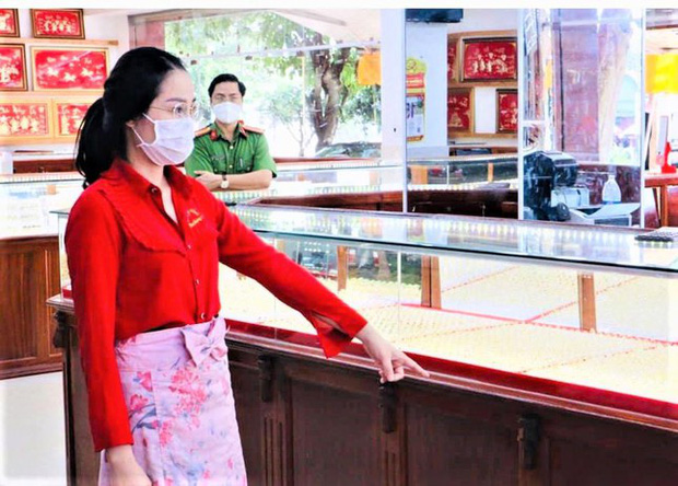 Nữ nhân viên trộm hơn 2.300 nhẫn vàng trị giá khoảng 10 tỷ đồng đối diện mức án nào? - Ảnh 1. Nữ nhân viên trộm hơn 2.300 nhẫn vàng trị giá khoảng 10 tỷ đồng đối diện mức án nào? - Ảnh 1.