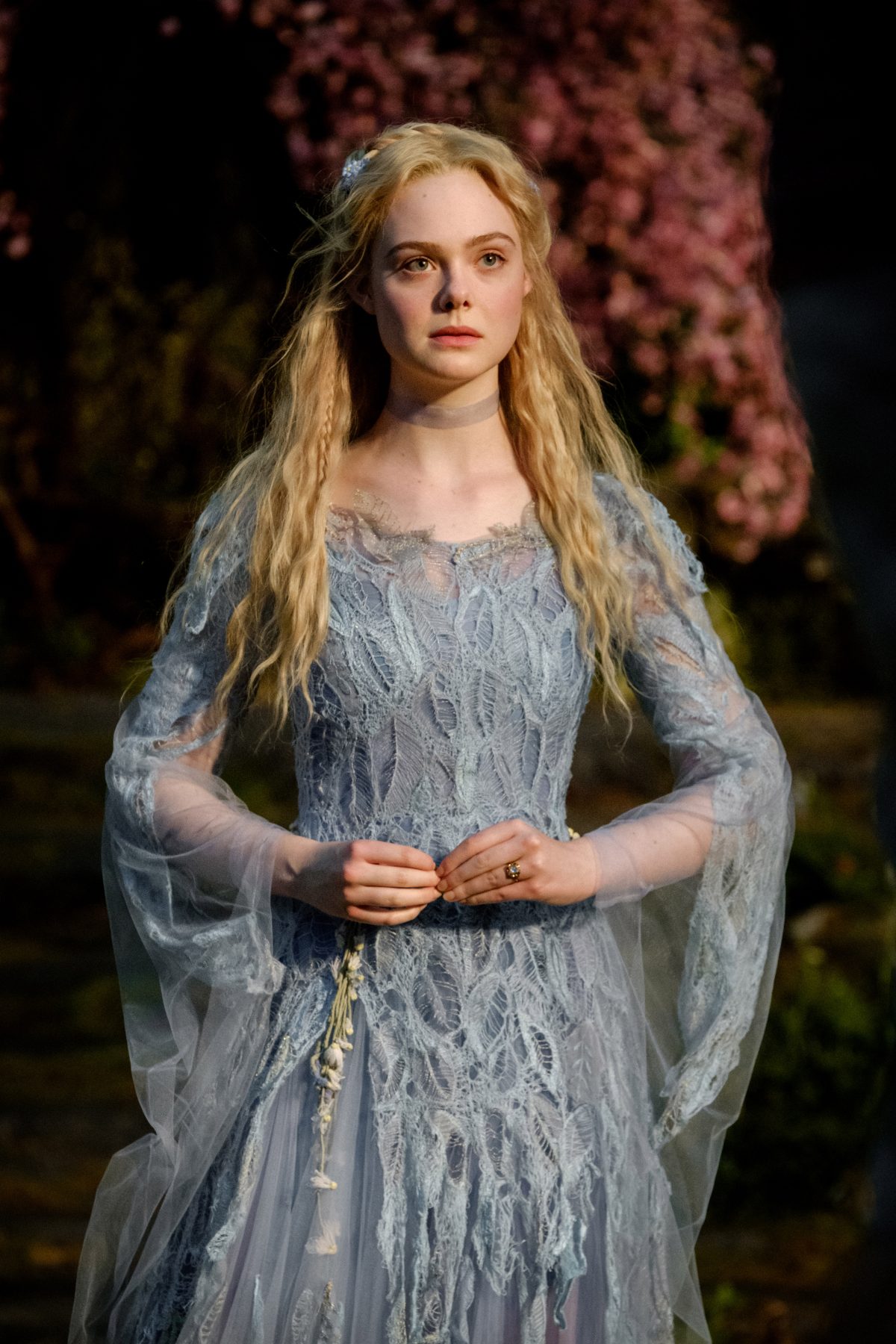Nhan sắc c&ocirc;ng ch&uacute;a nh&agrave; Disney: Emma đẹp sắc sảo nhưng l&ecirc;n xuống thất thường, Elle Fanning v&agrave; Lọ Lem Lily ngo&agrave;i đời lại hở bạo chặt ch&eacute;m - Ảnh 20.