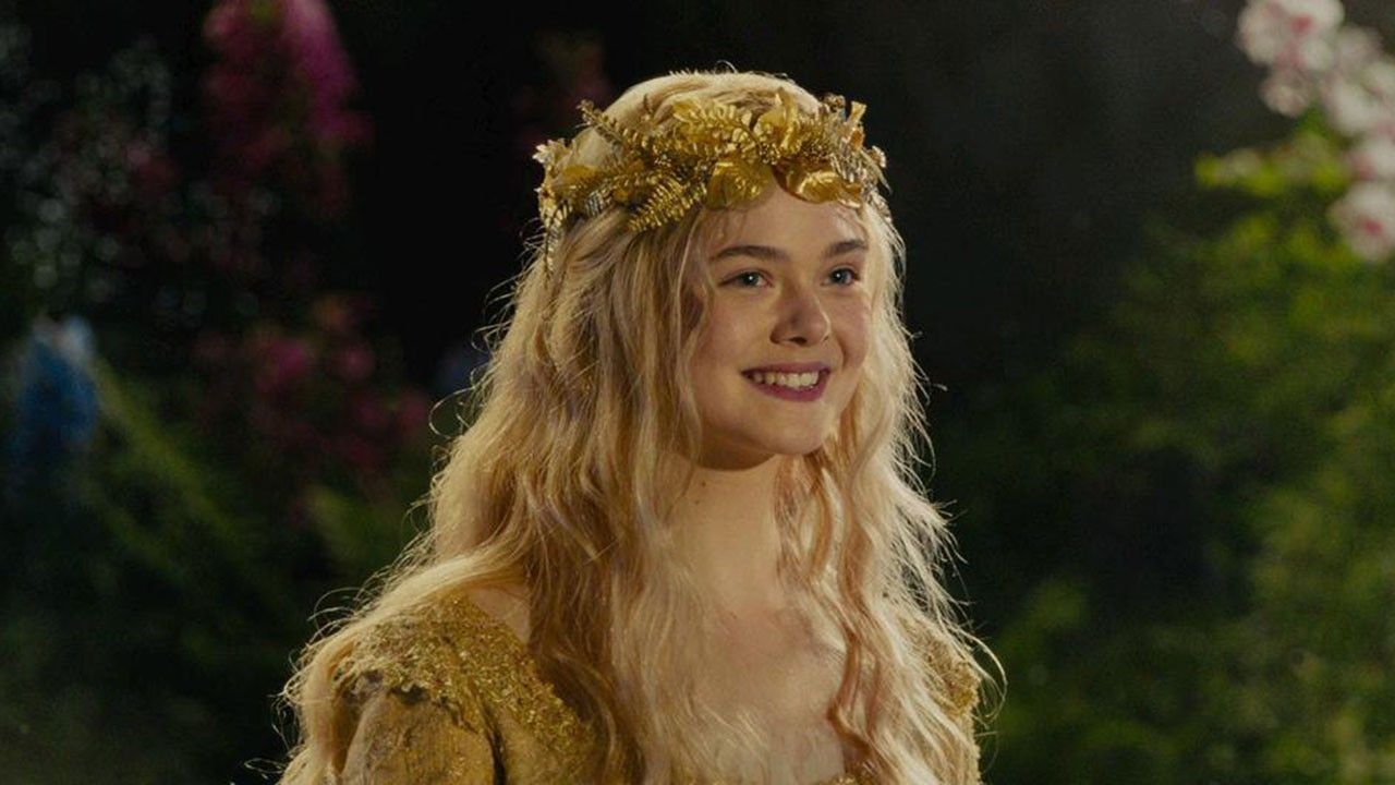 Nhan sắc c&ocirc;ng ch&uacute;a nh&agrave; Disney: Emma đẹp sắc sảo nhưng l&ecirc;n xuống thất thường, Elle Fanning v&agrave; Lọ Lem Lily ngo&agrave;i đời lại hở bạo chặt ch&eacute;m - Ảnh 21.