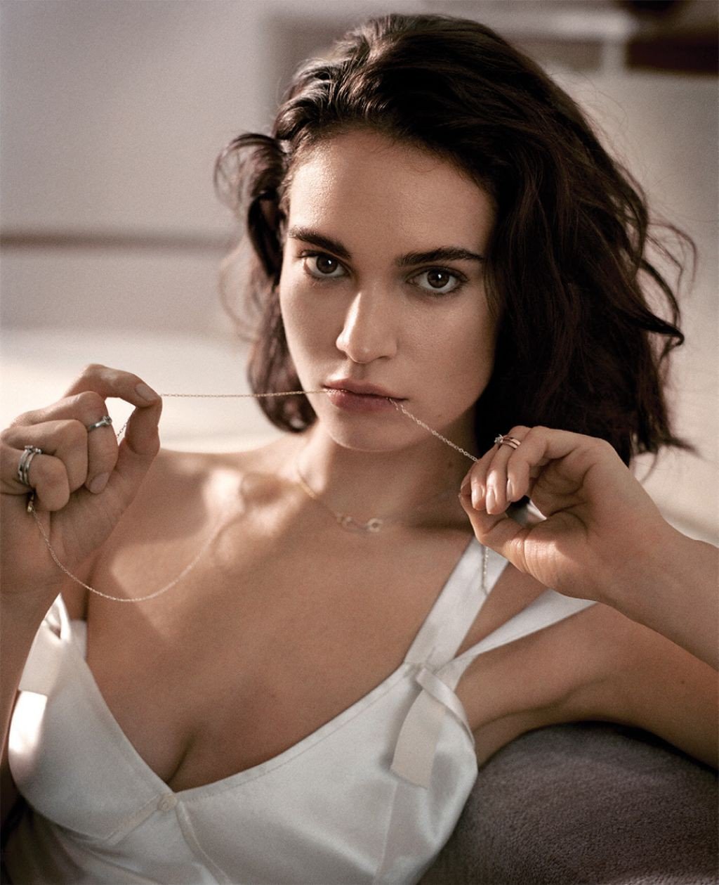 Nhan sắc c&ocirc;ng ch&uacute;a nh&agrave; Disney: Emma đẹp sắc sảo nhưng l&ecirc;n xuống thất thường, Elle Fanning v&agrave; Lọ Lem Lily ngo&agrave;i đời lại hở bạo chặt ch&eacute;m - Ảnh 42.