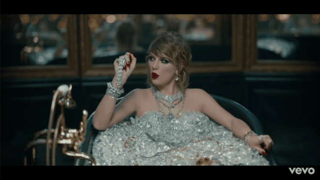 Dành cho ai chưa biết: Chiếc bồn tắm chứa đầy kim cương trong MV Look What You Made Me Do của Taylor Swift là hàng fake! - Ảnh 3.