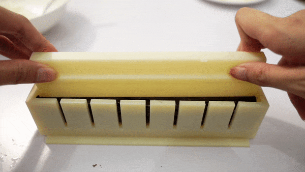 Tự làm kimbab xấu quá, mình thử mua bộ dụng cụ 50k về dùng mà hóa ra đời vẫn không như mơ - Ảnh 9. Tự làm kimbab xấu quá, mình thử mua bộ dụng cụ 50k về dùng mà hóa ra đời vẫn không như mơ - Ảnh 9.