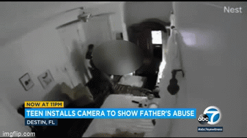 Hết chịu nổi cảnh bị bạo hành, cô bé 14 tuổi lắp camera trong phòng ngủ, ông bố bị bắt ngay lập tức - Ảnh 1.