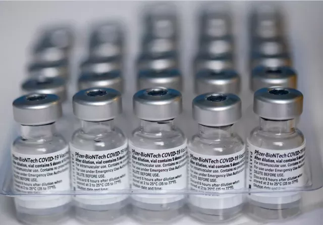 Mỹ sẽ tặng thêm 500 triệu liều vaccine COVID-19 cho các nước khác - Ảnh 1.