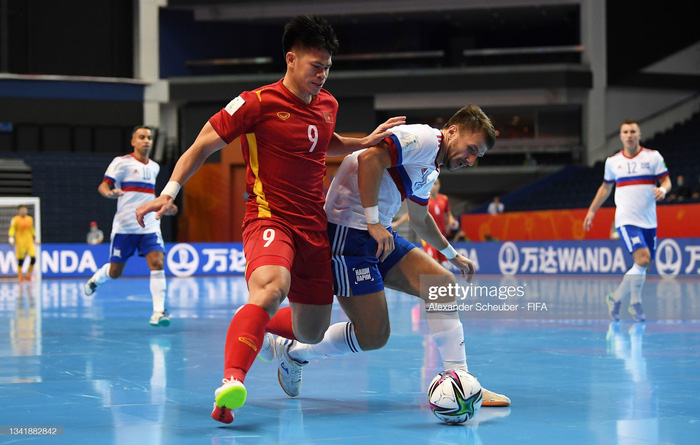 Cầu thủ nén đau ghi bàn thắng lịch sử cho futsal Việt Nam: Có chết em cũng đá vì đời cầu thủ mấy lần được dự World Cup đâu? - Ảnh 1. Cầu thủ nén đau ghi bàn thắng lịch sử cho futsal Việt Nam: Có chết em cũng đá vì đời cầu thủ mấy lần được dự World Cup đâu? - Ảnh 1.