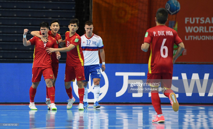 Cầu thủ nén đau ghi bàn thắng lịch sử cho futsal Việt Nam: Có chết em cũng đá vì đời cầu thủ mấy lần được dự World Cup đâu? - Ảnh 2. Cầu thủ nén đau ghi bàn thắng lịch sử cho futsal Việt Nam: Có chết em cũng đá vì đời cầu thủ mấy lần được dự World Cup đâu? - Ảnh 2.