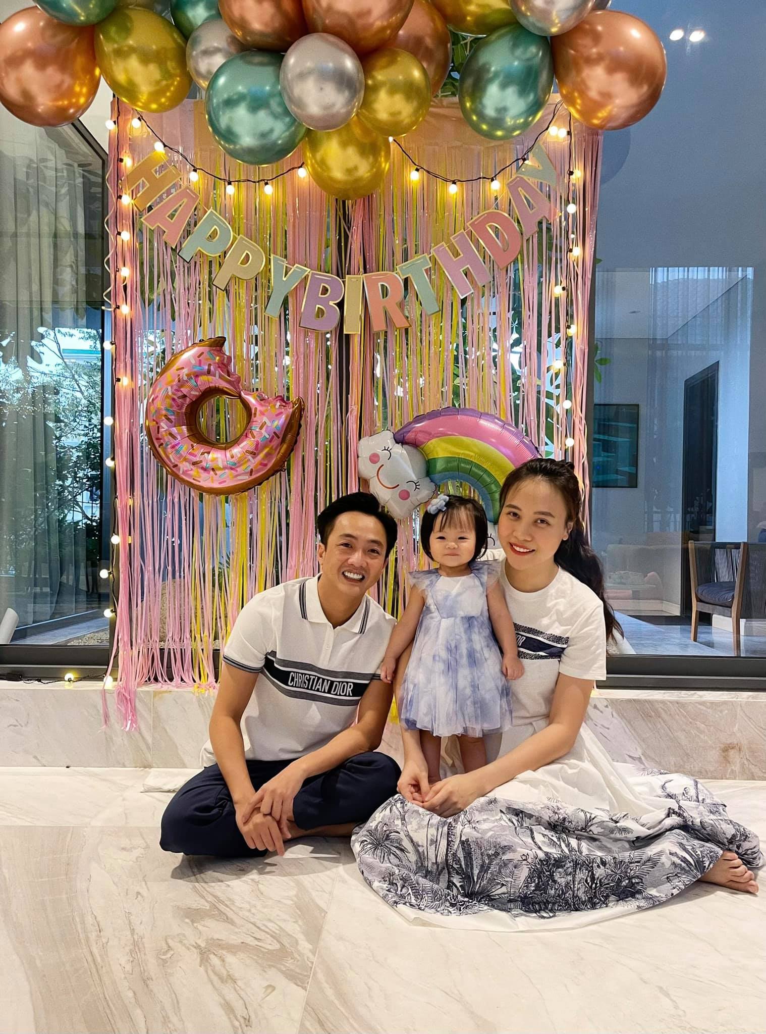 Đ&agrave;m Thu Trang v&agrave; Cường Đ&ocirc; La bắt tay giật lại spotlight từ &aacute;i nữ, bố mẹ bỉm nay sang chảnh hết &yacute; chuẩn tổng t&agrave;i! - Ảnh 6.