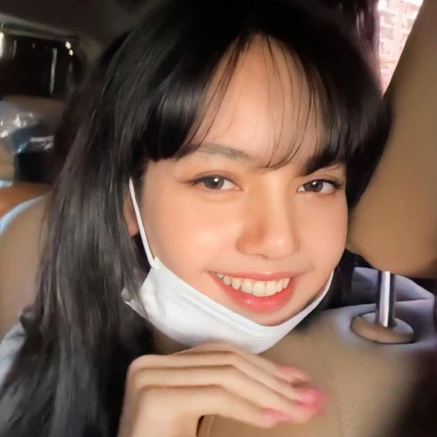 Lisa (BLACKPINK) hé lộ diện mạo ngày đầu đến Hàn Quốc: Tomboy tóc ngắn cũn, nhưng làm dấy lên nghi vấn dao kéo? - Ảnh 10. Lisa (BLACKPINK) hé lộ diện mạo ngày đầu đến Hàn Quốc: Tomboy tóc ngắn cũn, nhưng làm dấy lên nghi vấn dao kéo? - Ảnh 10.