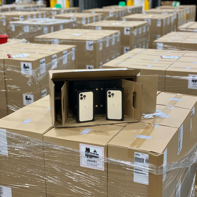 iPhone 13 bắt đầu đến tay người d&ugrave;ng tr&ecirc;n thế giới - Ảnh 1.