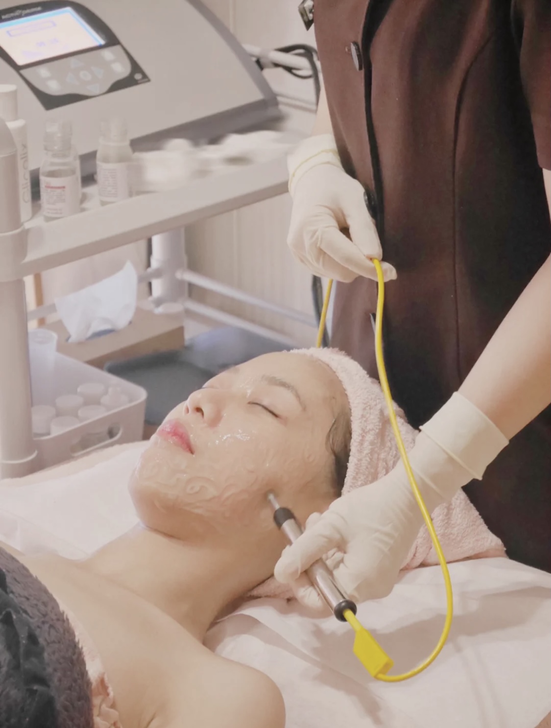 Cải lão hoàn đồng" bằng tế bào gốc: Sự thật không như mơ phía sau mũi tiêm  tiền tỷ giúp chị em trẻ hoá đến 20 tuổi