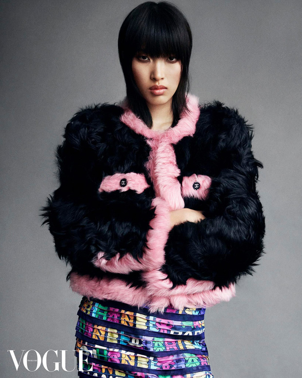 Phương Oanh - Gen Z khiến giới thời trang Việt Nam tự hào: Chụp hình cùng Vogue, Gucci; sải bước cho Dolce & Gabbana - Ảnh 8.