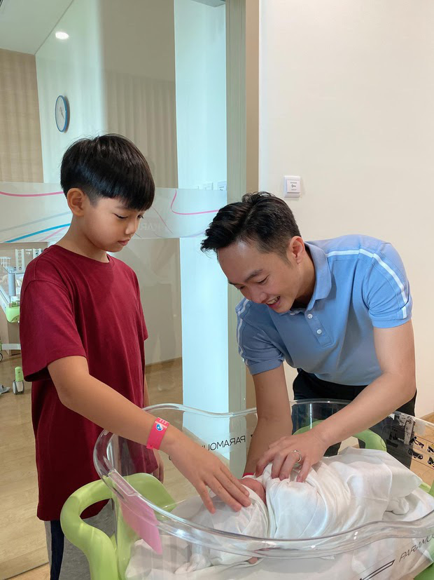 Ở nh&agrave; m&ugrave;a dịch chuẩn rich kid như Subeo: Bố đại gia cưng như trứng, thu&ecirc; hẳn HLV ri&ecirc;ng cải thiện sức khoẻ - Ảnh 6.
