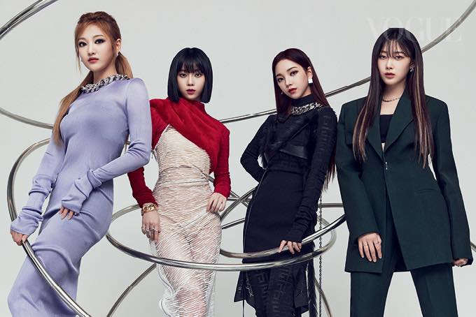 Fan aespa chia năm xẻ bảy chỉ vì 1 bức ảnh: Winter bị chê vì đôi mắt vô hồn, được bênh vực thế nào? - Ảnh 4. Fan aespa chia năm xẻ bảy chỉ vì 1 bức ảnh: Winter bị chê vì đôi mắt vô hồn, được bênh vực thế nào? - Ảnh 4.