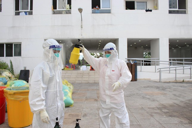 C&aacute;c khu điều trị COVID-19 bắt đầu vắng b&oacute;ng bệnh nh&acirc;n - Ảnh 3.